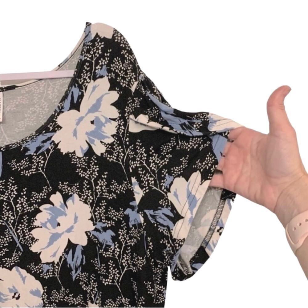 Cathy Floral V-Neck Short Sleeve Top 2X Black Blue Stretchy Lightweight Tee - Picture 4 of 6